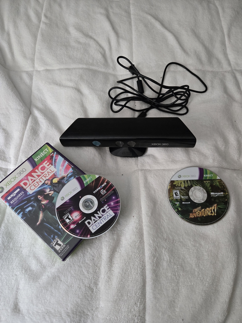 Microsoft Xbox 360 Kinect Sensor Bar Model 1414 W 2 Games Bundle Lot